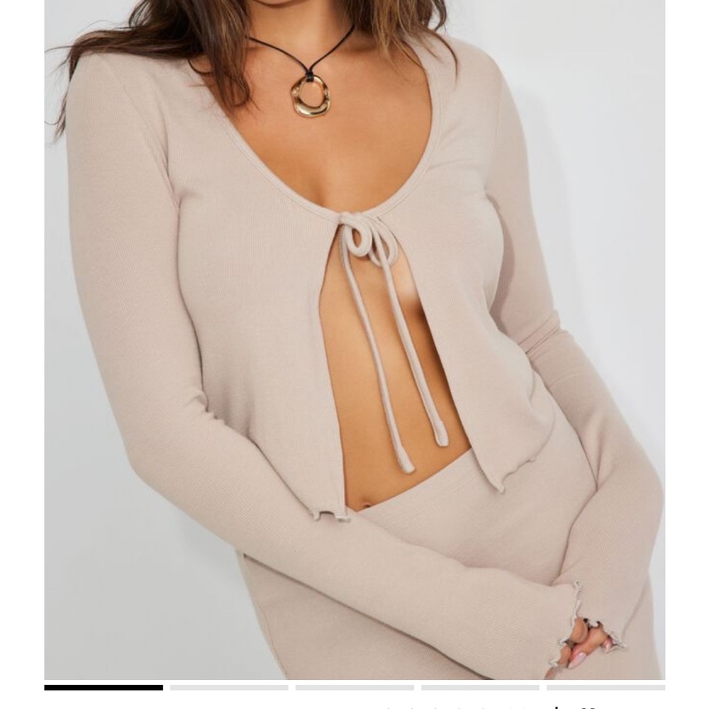 Long sleeve front tie top in white